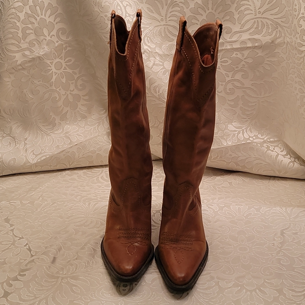 NWOT WHITE MOUNTAIN BOOTS